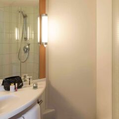Отель Ibis Amsterdam Centre Нидерланды, Амстердам - 2 отзыва об отеле, цены и фото номеров - забронировать отель Ibis Amsterdam Centre онлайн ванная
