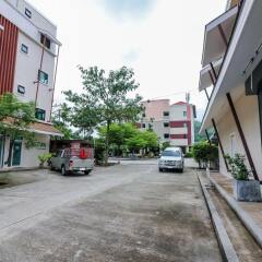 Отель NIDA Rooms Talat Yai Old Town Phuket парковка