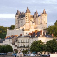 Отель Mercure Bords De Loire Saumur Сомюр городской автобус