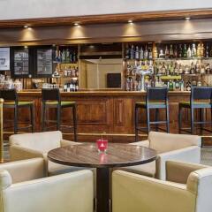 Отель Holiday Inn Mayfair Лондон гостиничный бар