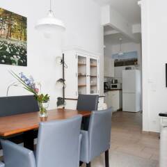 Апартаменты RockChair Apartment Niebuhrstraße Берлин комната для гостей