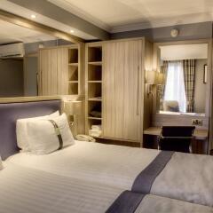 Отель Holiday Inn Glasgow City Centre Theatreland сейф в номере