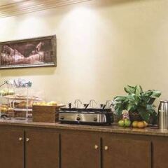 Отель La Quinta Inn & Suites Covington питание фото 3