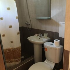 Гостиница Guest House Try Zvezdy в Анапе отзывы, цены и фото номеров - забронировать гостиницу Guest House Try Zvezdy онлайн Анапа ванная фото 2