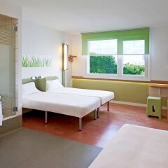 Отель Ibis budget Warszawa Reduta Польша, Варшава - отзывы, цены и фото номеров - забронировать отель Ibis budget Warszawa Reduta онлайн комната для гостей фото 4
