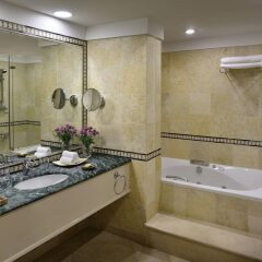 Отель Movenpick Resort & Spa Dead Sea Иордания, Сваймех - 1 отзыв об отеле, цены и фото номеров - забронировать отель Movenpick Resort & Spa Dead Sea онлайн ванная фото 2