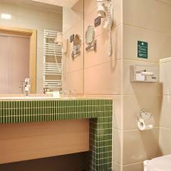 Отель Holiday Inn Belgrade Сербия, Белград - отзывы, цены и фото номеров - забронировать отель Holiday Inn Belgrade онлайн ванная