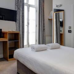 Отель Best Western Buckingham Palace Rd сейф в номере
