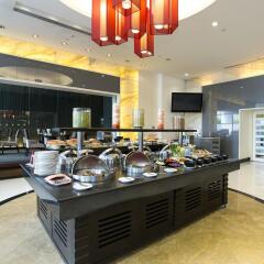 The Narathiwas Hotel & Residence Sathorn Bangkok питание фото 3
