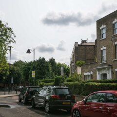 Отель Enchanting Home by Holloway Road Station парковка