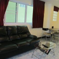 Апартаменты Rouge Service Apartment Паттайя комната для гостей фото 2