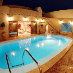 Отель Al Liwan Suites бассейн
