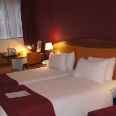 Days Hotel Waterloo комната для гостей