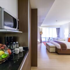Отель Oakwood Residence Sukhumvit 24 Бангкок удобства в номере фото 2