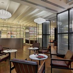 Отель H10 Universitat интерьер отеля