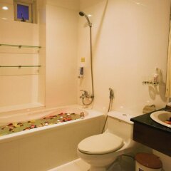 Отель Golden Rain Hotel Вьетнам, Нячанг - 8 отзывов об отеле, цены и фото номеров - забронировать отель Golden Rain Hotel онлайн ванная