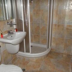 Отель Ski Apartment in Castle Complex Болгария, Пампорово - отзывы, цены и фото номеров - забронировать отель Ski Apartment in Castle Complex онлайн ванная