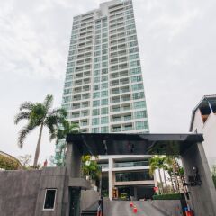 Отель Sea View Residence Cozy Beach By Jeab Паттайя парковка