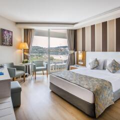 Отель Palm Wings Ephesus Beach Resort Торбали комната для гостей