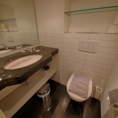 Отель HITrental Schmidgasse - Apartments Швейцария, Цюрих - отзывы, цены и фото номеров - забронировать отель HITrental Schmidgasse - Apartments онлайн ванная фото 2