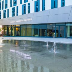 Отель Scandic Hamburg Emporio бассейн