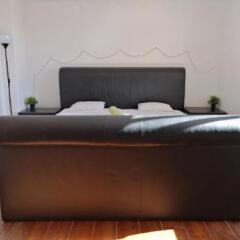 Locals Hostel & Suites фото 2
