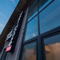 Отель Mamas & Papas Hongdae Guesthouse Южная Корея, Сеул - отзывы, цены и фото номеров - забронировать отель Mamas & Papas Hongdae Guesthouse онлайн вид на фасад