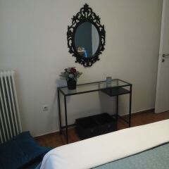 Отель Mets 3 mins away From Panathenaic (Kallimarmaro) Stadium Греция, Афины - отзывы, цены и фото номеров - забронировать отель Mets 3 mins away From Panathenaic (Kallimarmaro) Stadium онлайн удобства в номере фото 2
