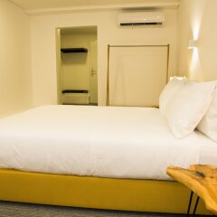 Отель Bo - Alvares Cabral Guest House Порту сейф в номере