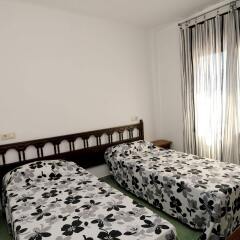 Отель Apartamentos AR Family Caribe Испания, Льорет-де-Мар - отзывы, цены и фото номеров - забронировать отель Apartamentos AR Family Caribe онлайн комната для гостей фото 2