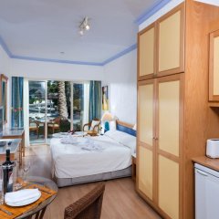 Отель Paphos Gardens Holiday Resort Кипр, Пафос - 1 отзыв об отеле, цены и фото номеров - забронировать отель Paphos Gardens Holiday Resort онлайн удобства в номере