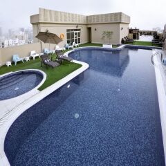 Corp Executive Hotel Doha Suites бассейн