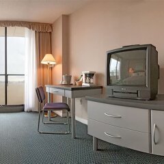 Отель The Empire Landmark Hotel Канада, Ванкувер - отзывы, цены и фото номеров - забронировать отель The Empire Landmark Hotel онлайн удобства в номере