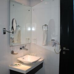 Отель Optimum Baba Residency ванная фото 2