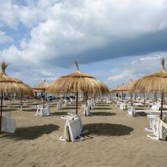 Отель Sandy Beach Resort пляж