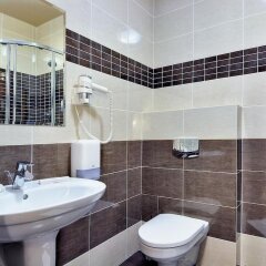 Гостиница Gray Hotel & Restaurant в Брянске отзывы, цены и фото номеров - забронировать гостиницу Gray Hotel & Restaurant онлайн Брянск ванная