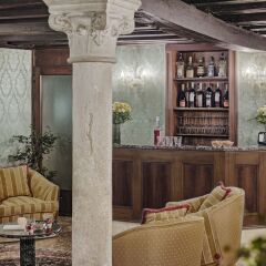 Hotel Pausania гостиничный бар