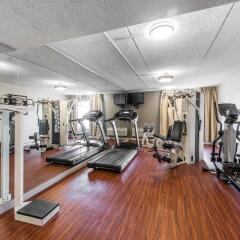 Отель Comfort Inn & Suites Denver фитнесс-зал
