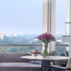 Отель Shangri-La Eros, New Delhi Индия, Нью-Дели - 1 отзыв об отеле, цены и фото номеров - забронировать отель Shangri-La Eros, New Delhi онлайн балкон