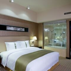 Отель Holiday Inn Xi'an Greenland Century City комната для гостей фото 3