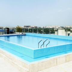 Отель Holiday Inn Kolkata Airport бассейн