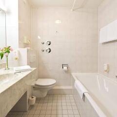 Отель ACHAT Comfort Hotel Dresden Altstadt Германия, Дрезден - 6 отзывов об отеле, цены и фото номеров - забронировать отель ACHAT Comfort Hotel Dresden Altstadt онлайн ванная фото 2