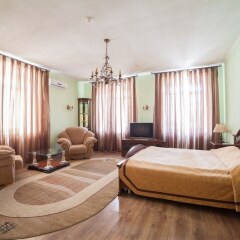 Гостиница Family-Hotel в Кургане отзывы, цены и фото номеров - забронировать гостиницу Family-Hotel онлайн Курган комната для гостей фото 3