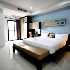 Отель S5 Residence and Cafe сейф в номере