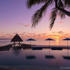 Отель Four Seasons Resort Maldives at Kuda Huraa бассейн фото 2