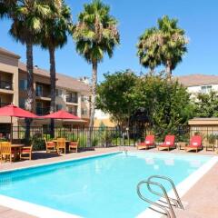 Отель Courtyard Milpitas Silicon Valley бассейн фото 3