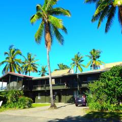 Отель Travellers Beach Resort парковка