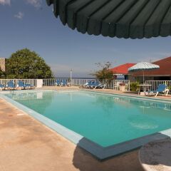Отель Sunset Beach Studio At Montego Bay Club Resort Ямайка, Монтего-Бей - отзывы, цены и фото номеров - забронировать отель Sunset Beach Studio At Montego Bay Club Resort онлайн бассейн фото 2