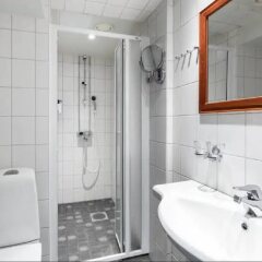 Отель Scandic Kallio Финляндия, Хельсинки - - забронировать отель Scandic Kallio, цены и фото номеров ванная фото 2