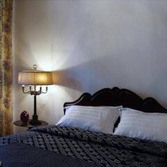 Отель The Bhuthorn Bed and Breakfast Таиланд, Бангкок - отзывы, цены и фото номеров - забронировать отель The Bhuthorn Bed and Breakfast онлайн комната для гостей фото 3